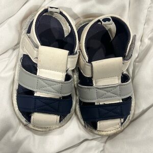 Toddler sandal size 6/7